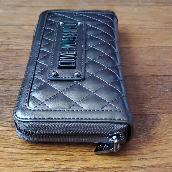 LOVE Moschino Portofino Quilted Nappa Wallet - Picture 9 of 10